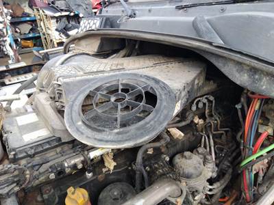 Freightliner Cascadia 125 Air Cleaner / Air Filter Housing