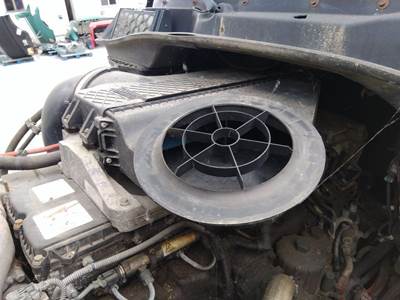 Freightliner Cascadia 125 Right Air Cleaner / Air Filter Housing