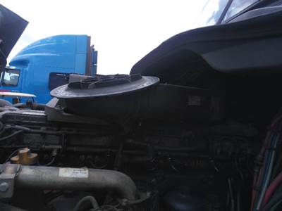 Freightliner Cascadia 125 Air Cleaner / Air Filter Housing