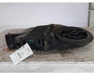 Freightliner Cascadia 125 Air Cleaner / Air Filter Housing