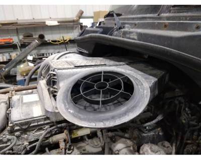 Freightliner Cascadia 125 Air Cleaner / Air Filter Housing