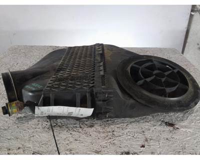 Freightliner Cascadia 125 Right Air Cleaner / Air Filter Housing
