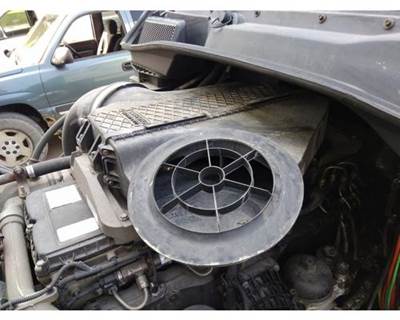 Freightliner Cascadia 125 Air Cleaner / Air Filter Housing