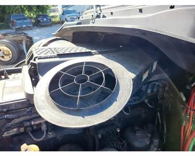Freightliner Cascadia 125 Air Cleaner / Air Filter Housing