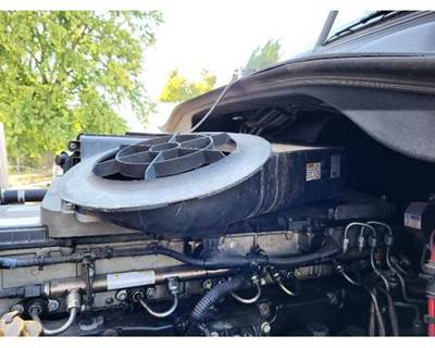 Freightliner Cascadia 125 Air Cleaner / Air Filter Housing for a Freightliner CASCADIA 125 2018UP