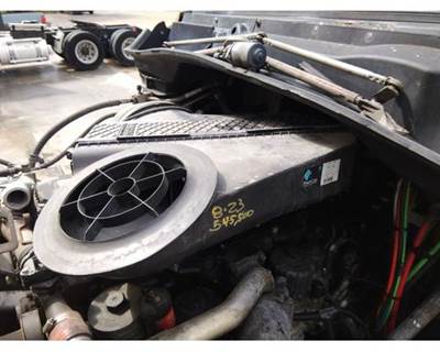 Freightliner Cascadia 125 Air Cleaner / Air Filter Housing