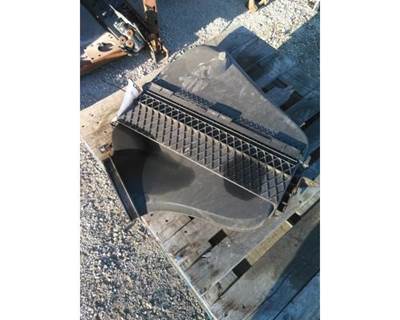 Freightliner Cascadia 125 Air Cleaner / Air Filter Housing
