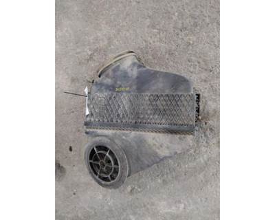 Freightliner Cascadia 125 Air Cleaner / Air Filter Housing