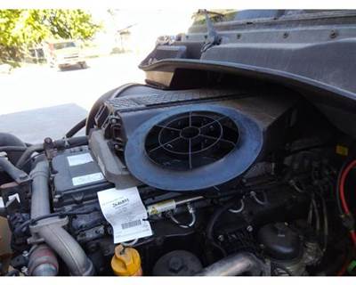 Freightliner Cascadia 125 Air Cleaner / Air Filter Housing
