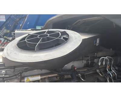 Freightliner Cascadia 125 Air Cleaner / Air Filter Housing