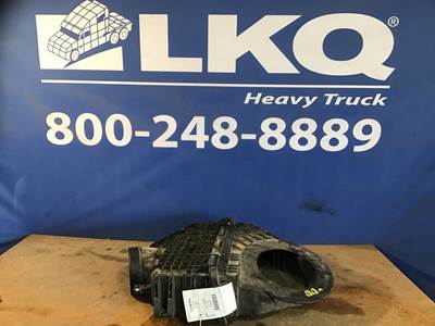 Freightliner Cascadia 126 Air Cleaner / Air Filter Housing