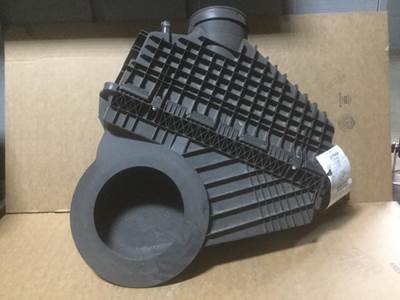Freightliner Cascadia 126 Air Cleaner / Air Filter Housing