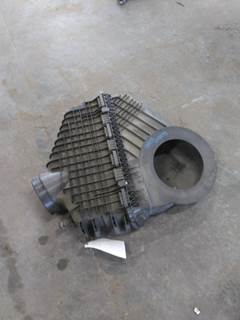 Freightliner Cascadia 126 Air Cleaner / Air Filter Housing