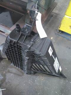 Freightliner Cascadia 126 Air Cleaner / Air Filter Housing