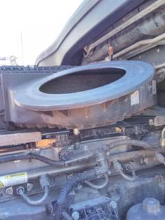 Freightliner Cascadia 126 Air Cleaner / Air Filter Housing