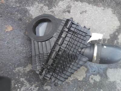 Freightliner Cascadia 126 Air Cleaner / Air Filter Housing