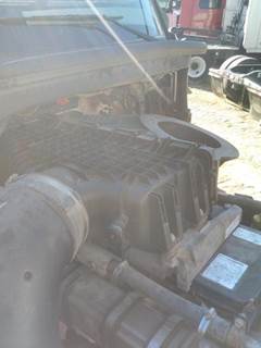 Freightliner Cascadia 126 Air Cleaner / Air Filter Housing