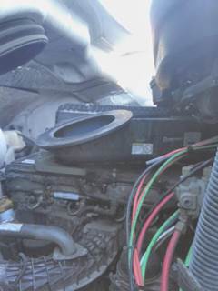 Freightliner Cascadia 126 Air Cleaner / Air Filter Housing