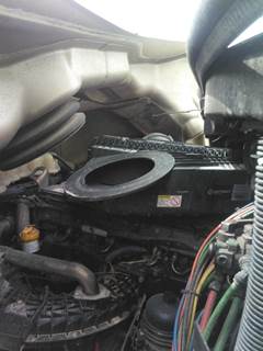 Freightliner Cascadia 126 Air Cleaner / Air Filter Housing