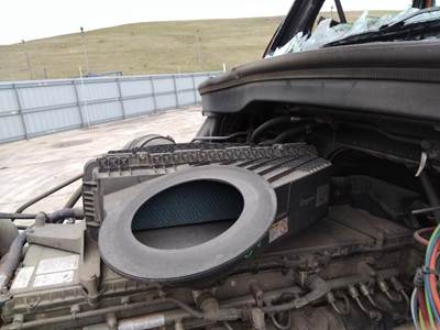 Freightliner Cascadia 126 Air Cleaner / Air Filter Housing