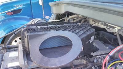 Freightliner Cascadia 126 Air Cleaner / Air Filter Housing