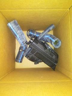 Freightliner Cascadia 126 Air Cleaner / Air Filter Housing