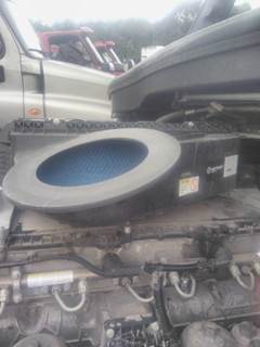 Freightliner Cascadia 126 Air Cleaner / Air Filter Housing