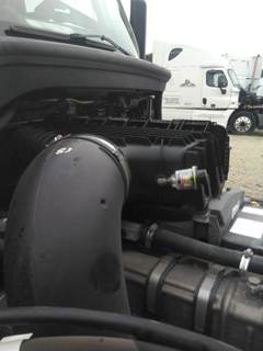 Freightliner Cascadia 126 Right Air Cleaner / Air Filter Housing