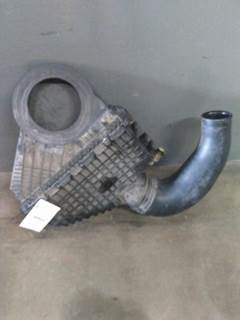 Freightliner Cascadia 126 Air Cleaner / Air Filter Housing