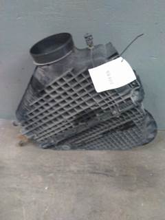 Freightliner Cascadia 126 Air Cleaner / Air Filter Housing