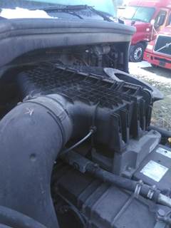 Freightliner Cascadia 126 Air Cleaner / Air Filter Housing