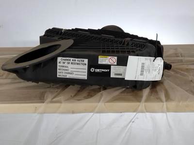 Freightliner Cascadia 126 Air Cleaner / Air Filter Housing