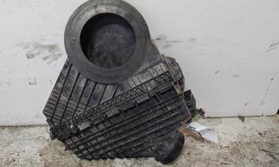 Freightliner Cascadia 126 Air Cleaner / Air Filter Housing
