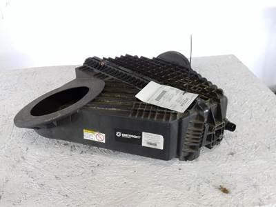 Freightliner Cascadia 126 Air Cleaner / Air Filter Housing