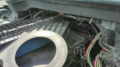 Freightliner Cascadia 126 Air Cleaner / Air Filter Housing