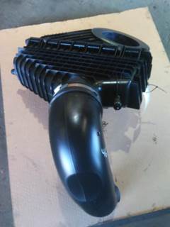Freightliner Cascadia 126 Air Cleaner / Air Filter Housing
