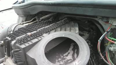 Freightliner Cascadia 126 Right Air Cleaner / Air Filter Housing