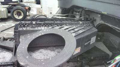 Freightliner Cascadia 126 Air Cleaner / Air Filter Housing