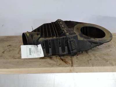 Freightliner Cascadia 126 Air Cleaner / Air Filter Housing