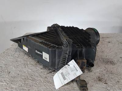 Freightliner Cascadia 126 Air Cleaner / Air Filter Housing