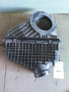 Freightliner Cascadia 126 Air Cleaner / Air Filter Housing