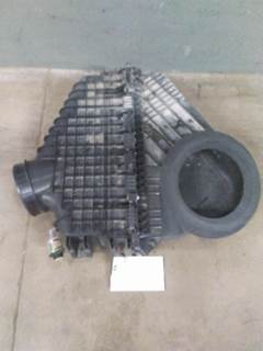 Freightliner Cascadia 126 Air Cleaner / Air Filter Housing