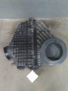 Freightliner Cascadia 126 Air Cleaner / Air Filter Housing