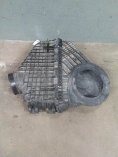 Freightliner Cascadia 126 Air Cleaner / Air Filter Housing