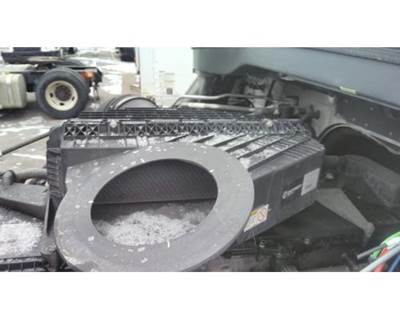Freightliner Cascadia 126 Air Cleaner / Air Filter Housing