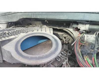 Freightliner Cascadia 126 Air Cleaner / Air Filter Housing