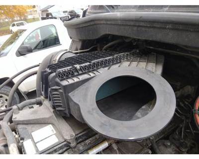 Freightliner Cascadia 126 Air Cleaner / Air Filter Housing