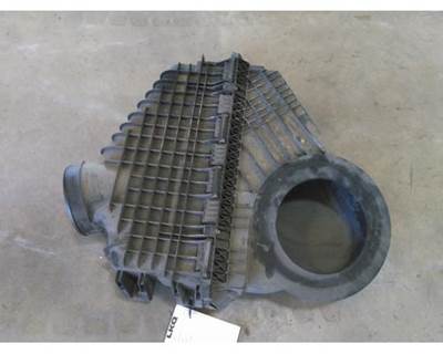 Freightliner Cascadia 126 Air Cleaner / Air Filter Housing