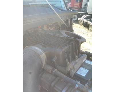 Freightliner Cascadia 126 Air Cleaner / Air Filter Housing