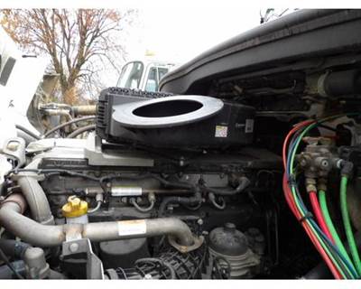 Freightliner Cascadia 126 Air Cleaner / Air Filter Housing